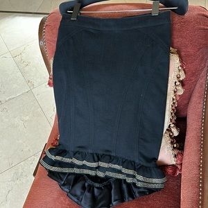 Beautiful denim knee length skirt with the zipper in the back.